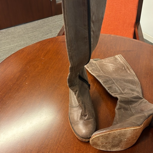 Nice fall leather heeled boots - Picture 2 of 3